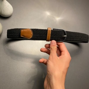 Flätat bälte - Säljer nu detta riktigt snygga flätade bältet som är 100 cm, bara höra av dig vid frågor eller funderingar,