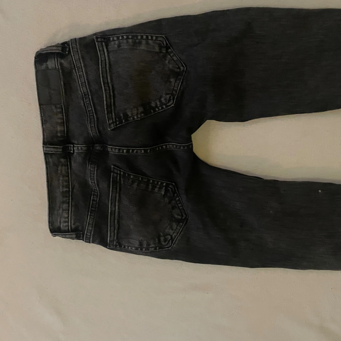 Svarta/mörkgråa bootcut jeans - 1