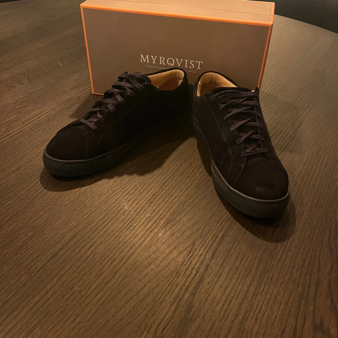 Navy mocka sneakers från Myrqvist - 2