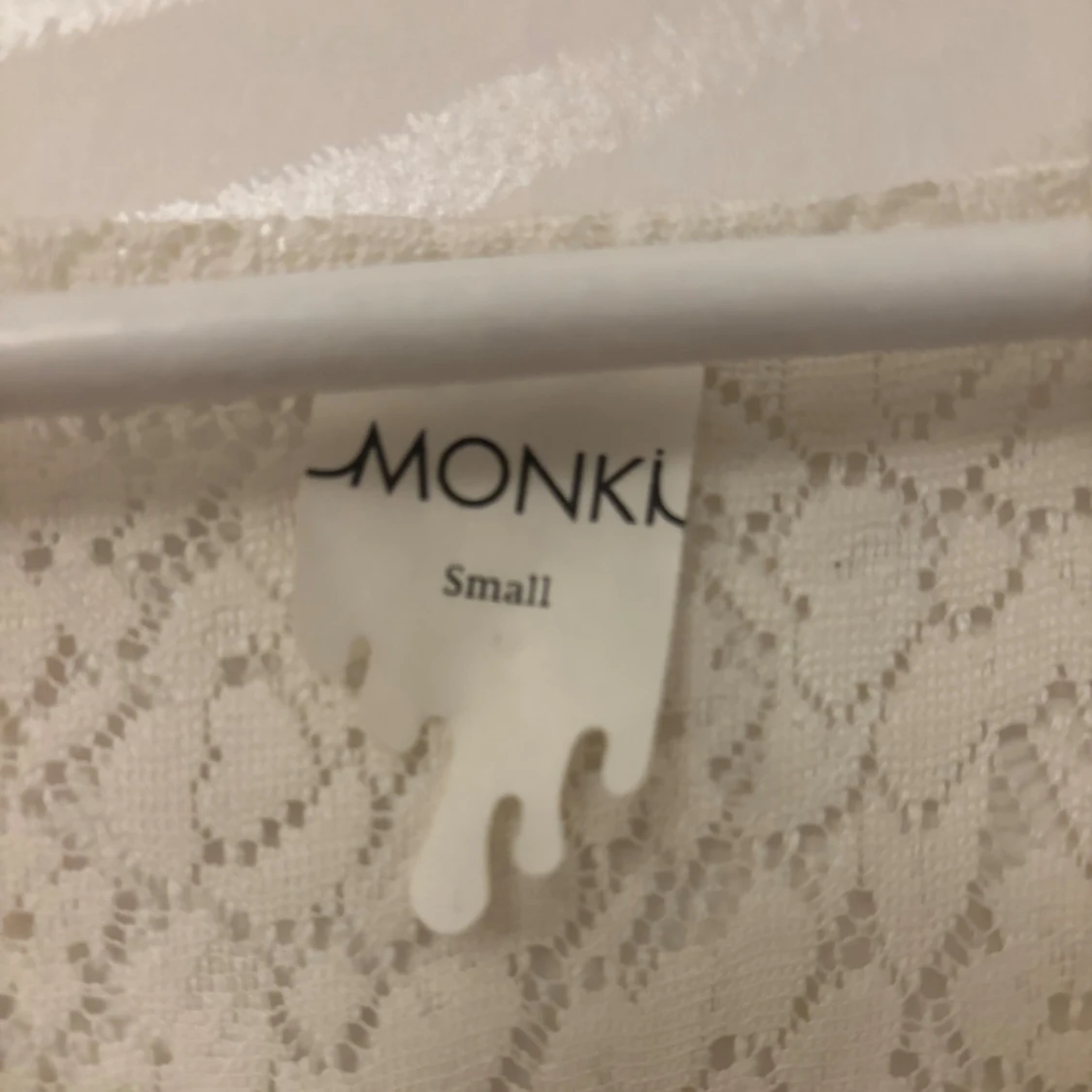 Vit spetsblus från Monki - 3