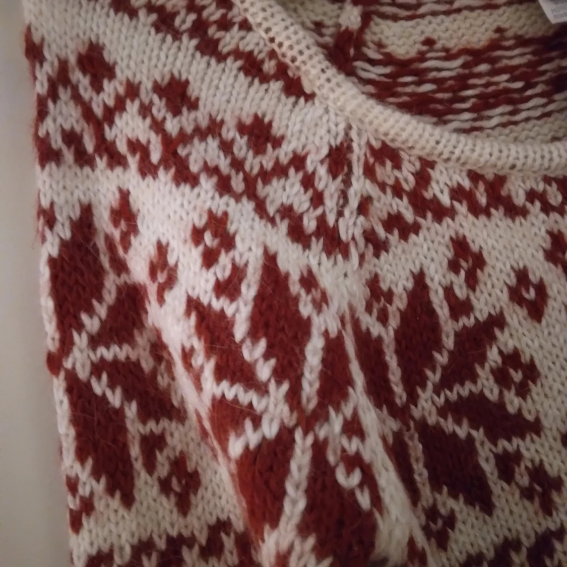 HELT NY Vit och röd stickad tröja / jultröja från Mango / MNG,  XS-S - 3