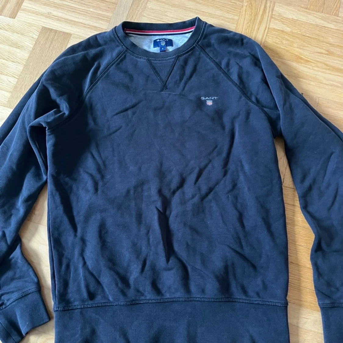 Grå och marinblå sweatshirt från GANT - 1