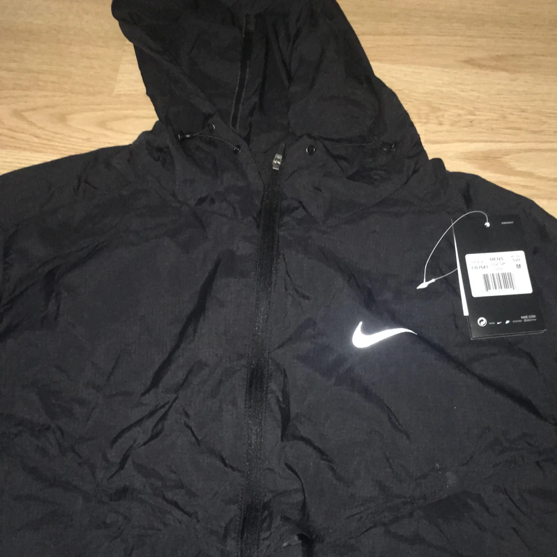 Svart Nike vindjacka med huva