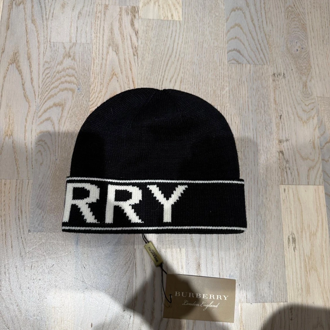 Svart Burberry mössa med logotyp - 1