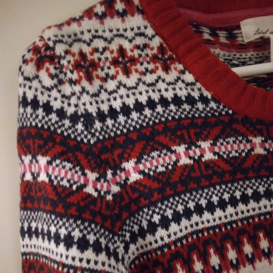 HELT NY OANVÄND Vit stickad tröja/ Jultröja med renmotiv från H&M LOGG. Small. - 3