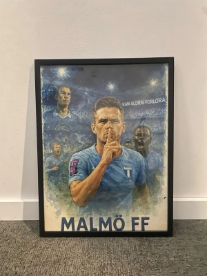 Tavla med Malmö FF-motiv - Malmö FF tavla i akvarell färg perfekt för Malmö FF fans som älskar laget! 