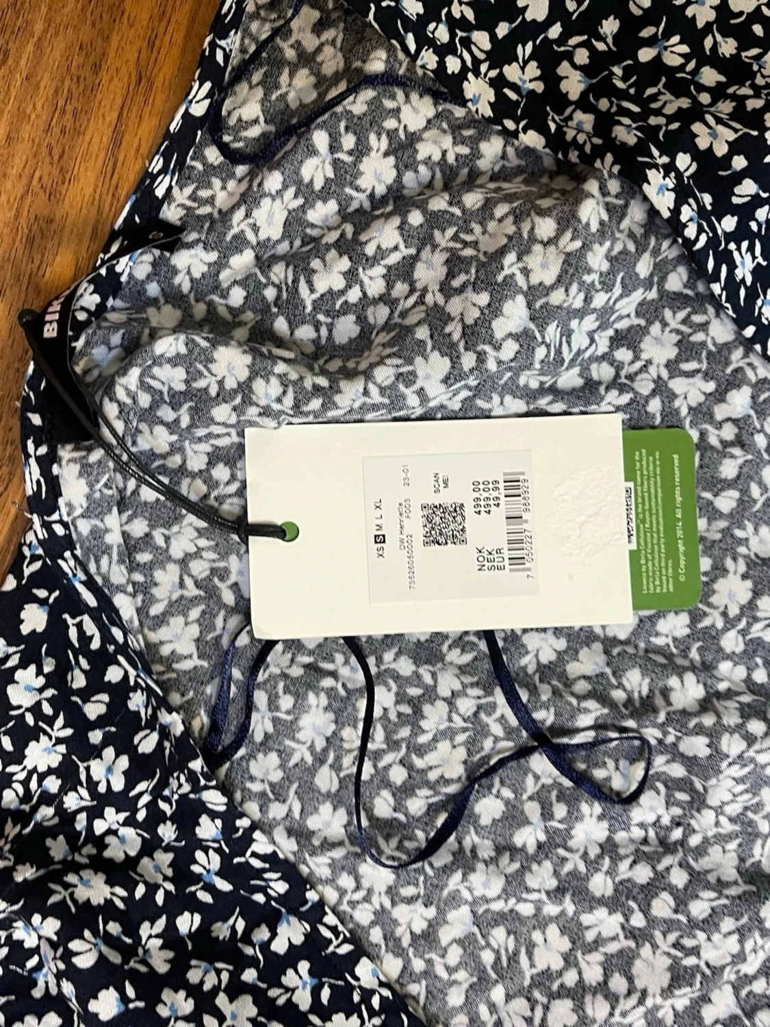 Blåa blommig omlottklänning - 2