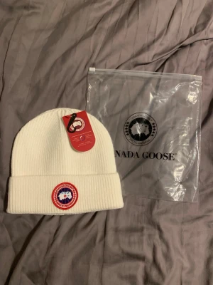 Canada Goose Beanie mössa - Mycket fin Canada Goose Beanie mössa. Oanvänd. Vit. No size. 