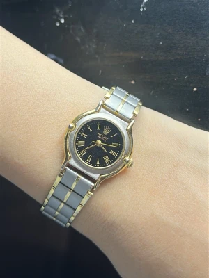 Klocka - Klocka silver guld jätte snygg😍