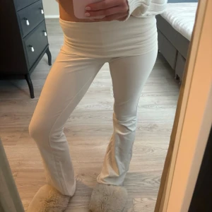 Yogapants - Sååå fina vita/ljusbeigea folded yoga pants från Gina Tricot!💞💞