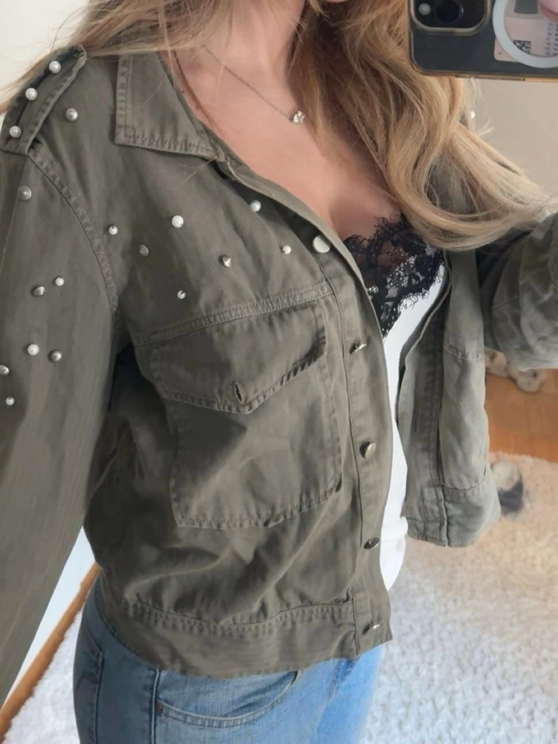 Mörkgrön jacka med nitar - 2