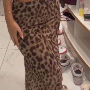 Leopardmönstrad långkjol - Populär leopardkjol Zara 