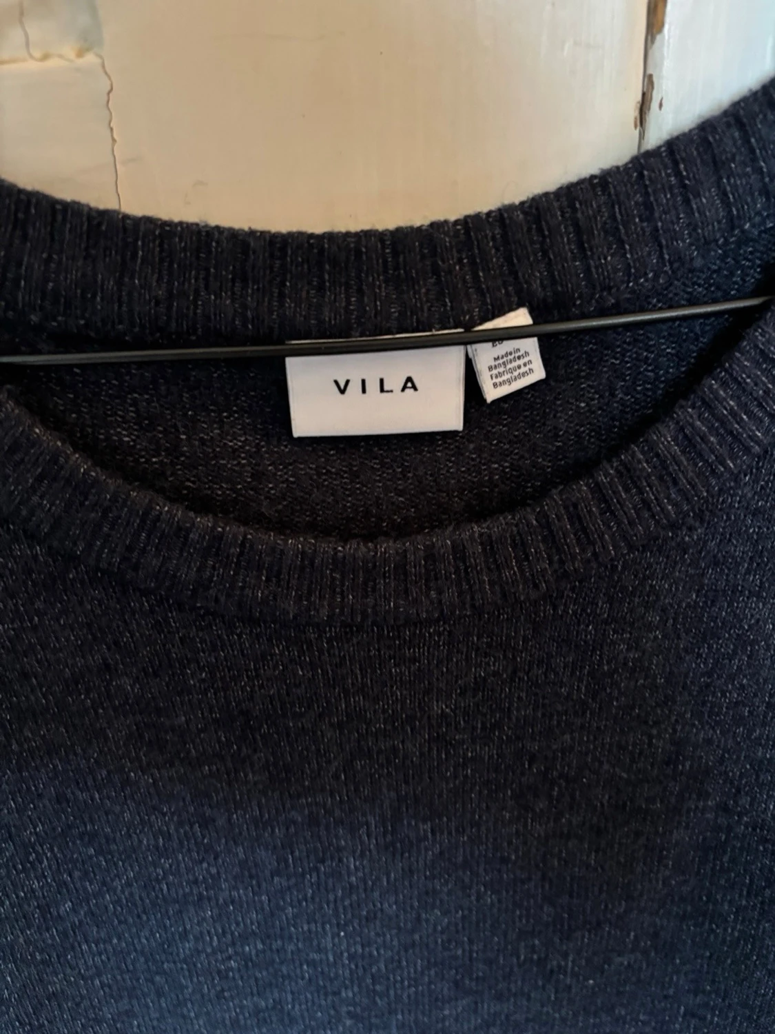 Mörkblå stickad tröja från Vila - 1