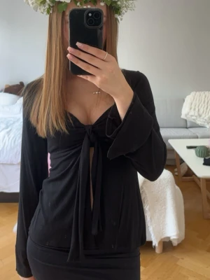 Design by si topp - Supersnygg topp från Design By Si! obs första bilden är min 💞 Säljer pga kommer inte till användning ☺️