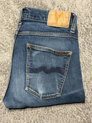 Blåa Nudie Jeans Lean Dean - Blåa Nudie Jeans||Skick 9/10||Storlek W32/L34||Modell Lean Dean||Skriv vid minsta intresse||