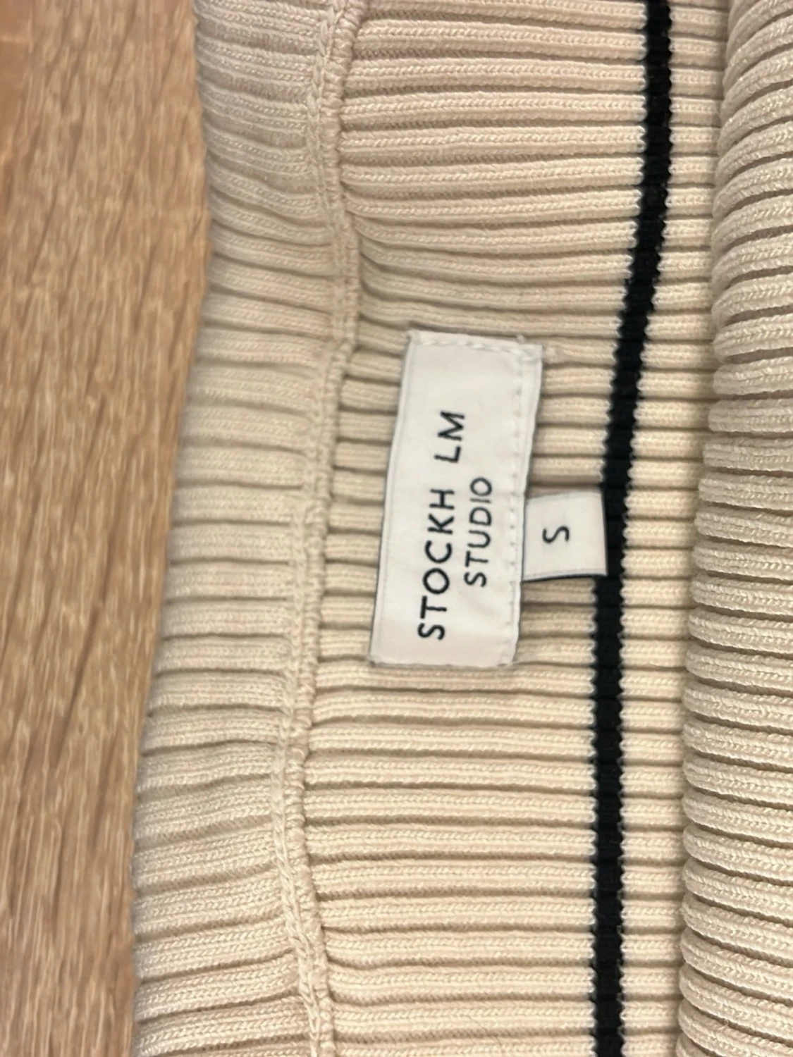 Ribbad tubtopp i beige och svartrandiga  - 3