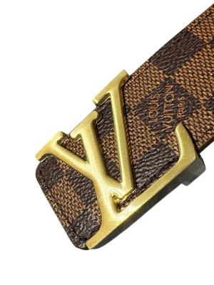 L✔️ bälte - Ett helt nytt L✔️bälte som är brun perfekt för dig som vill klä upp dig extra fint eller för dagligt användande. 