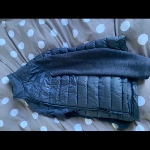 Svart dunvästjacka från Gant - Gant jacka storlek M, 