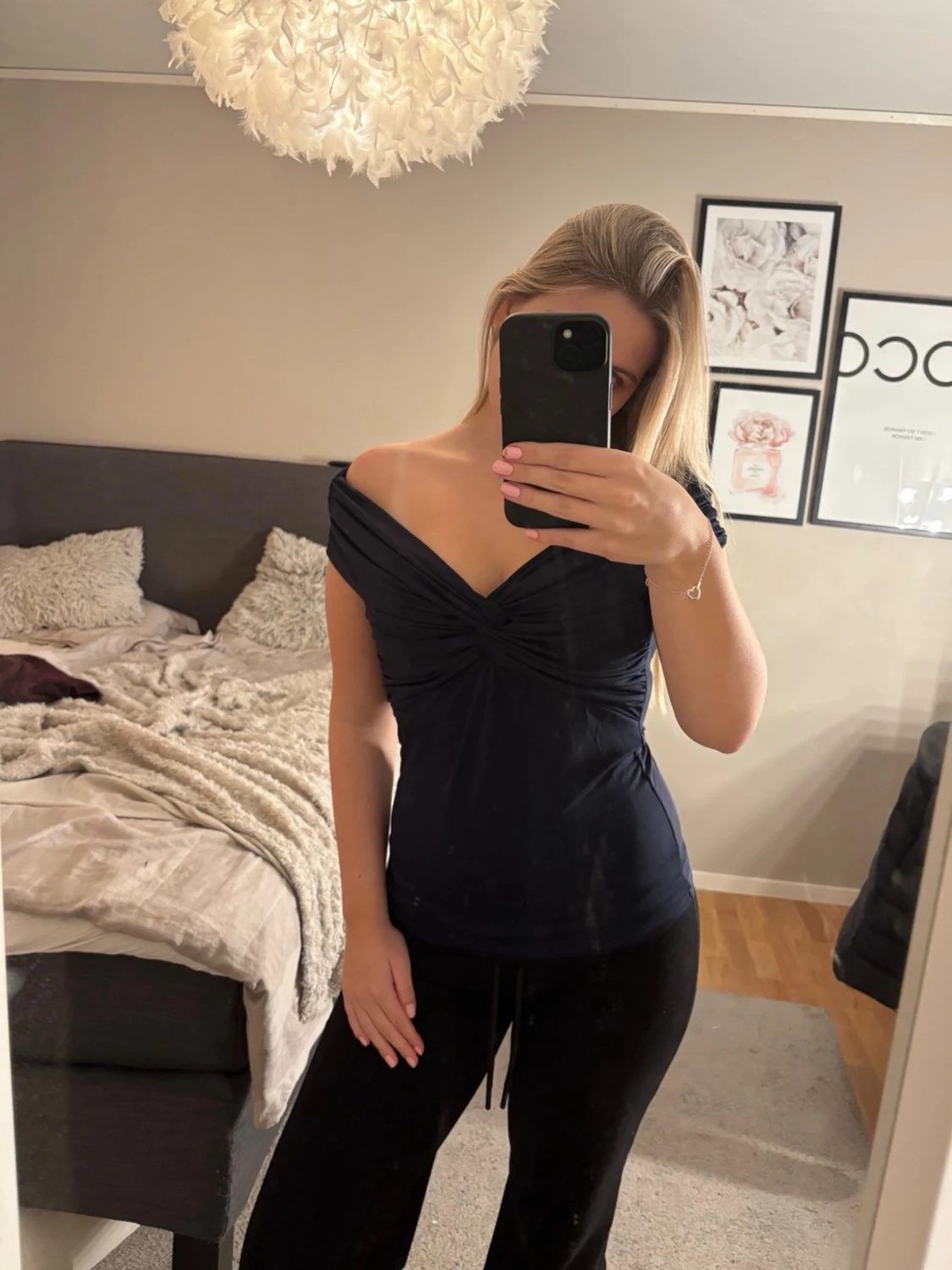 Marinblå offshoulder topp med twist