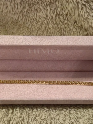 HIMO Armband mini bismarck  - Ett elegant armband från HIMO i guldfärgad metall. Ny och oanvänd 🌸