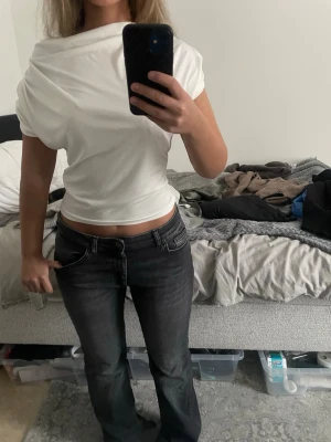 Sommar topp - Jättefin topp prefekt till sommaren, går ihop med allt. Köpt i somras utomlands i en lite butik i Turkiet men har aldrig kommit till användning därför säljer jag. Har inga defekter, nyskick. Kontakta mig gärna vid frågor och funderingar ☺️💕