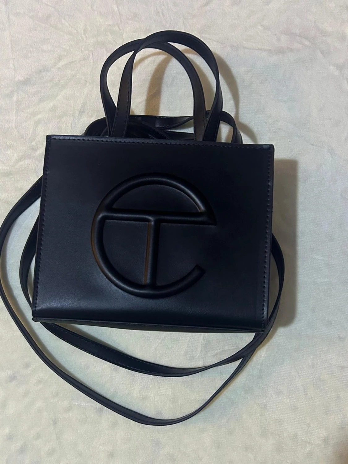 Svart axelväska från Telfar