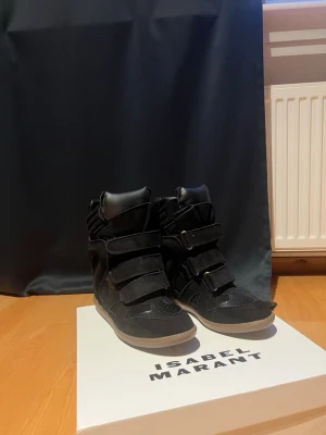 Isabel marant skor - Storlek 37. Kom gärna med frågor.