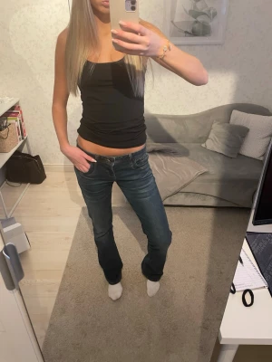 Ltb Jeans - Snygga mörkblå jeans i modellen valerie💞 storlek 28/34 men passar mig som har 26. Mycket bra skick💞 nypris ca 800-900