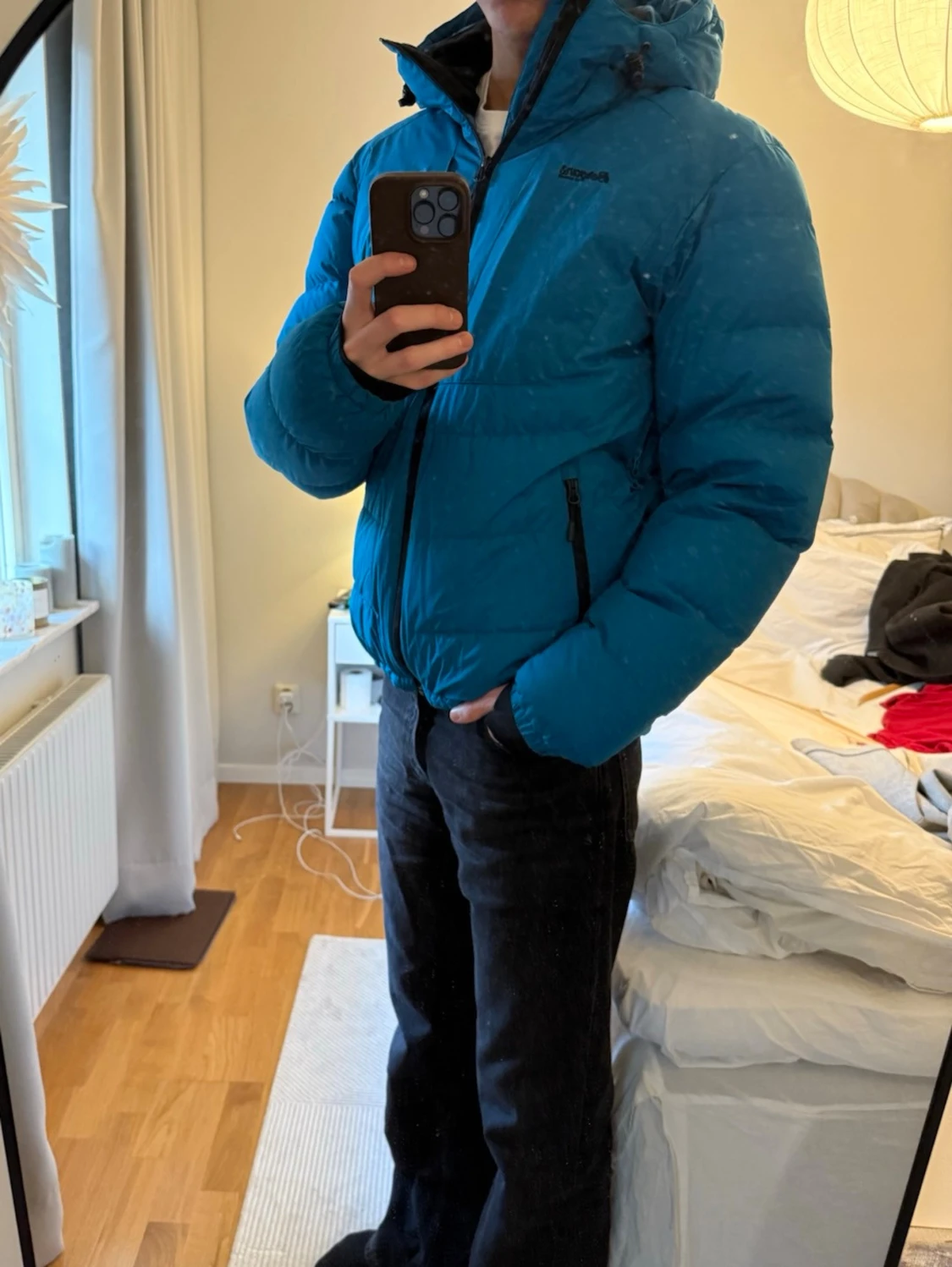 Blå dunjacka med huva från Bergans