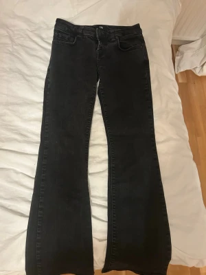 Ltb jeans - Fina ltb jeans i modellen Roxy i storleken 26/32. Används en gång så typ helt nya. Köpta för 700kr. Skriv om ni har frågor, vill ha fler bilder, mått eller komma med prisförslag💘💘
