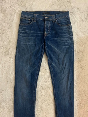 Nudie Grim Tim Jeans  - Tja! Säljer ett par eftertraktade nudie jeans med en as det tvätt | Skick 9/10 jättebra | Storlek 31/34 Modell (Grim Tim) | hör av dig vid några frågor eller funderingar 