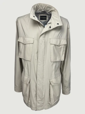 Rose & Born Field Jacket - Helt ny Rose & Born jacka utan prislapp. Nypris på hemsidan är 10 000 kr. Säljer då den sitter lite för stort på mig.