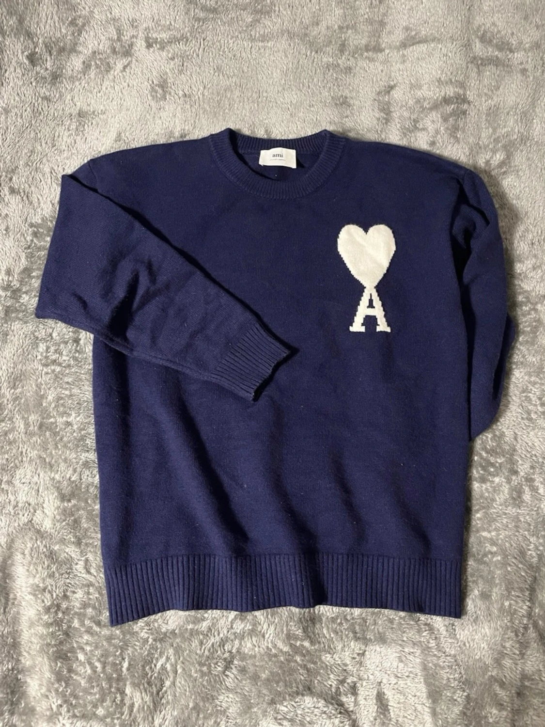 Snygg tröja med A märke