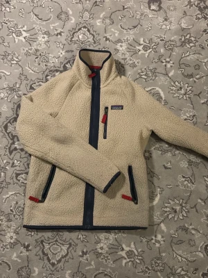 Patagonia retro fleece  - Lägg prisförslag. Passar 170-178 och 55-65kg ish
