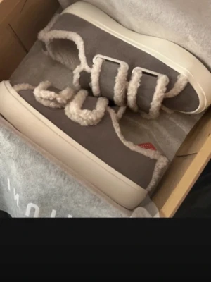 Inukkii sneakers - Säljer inukkiis. Byter annars gärna mot Mou skor! :)