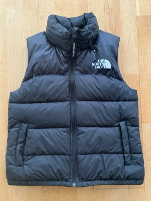 North face väst  - North face väst i nytt skick. Storlek S