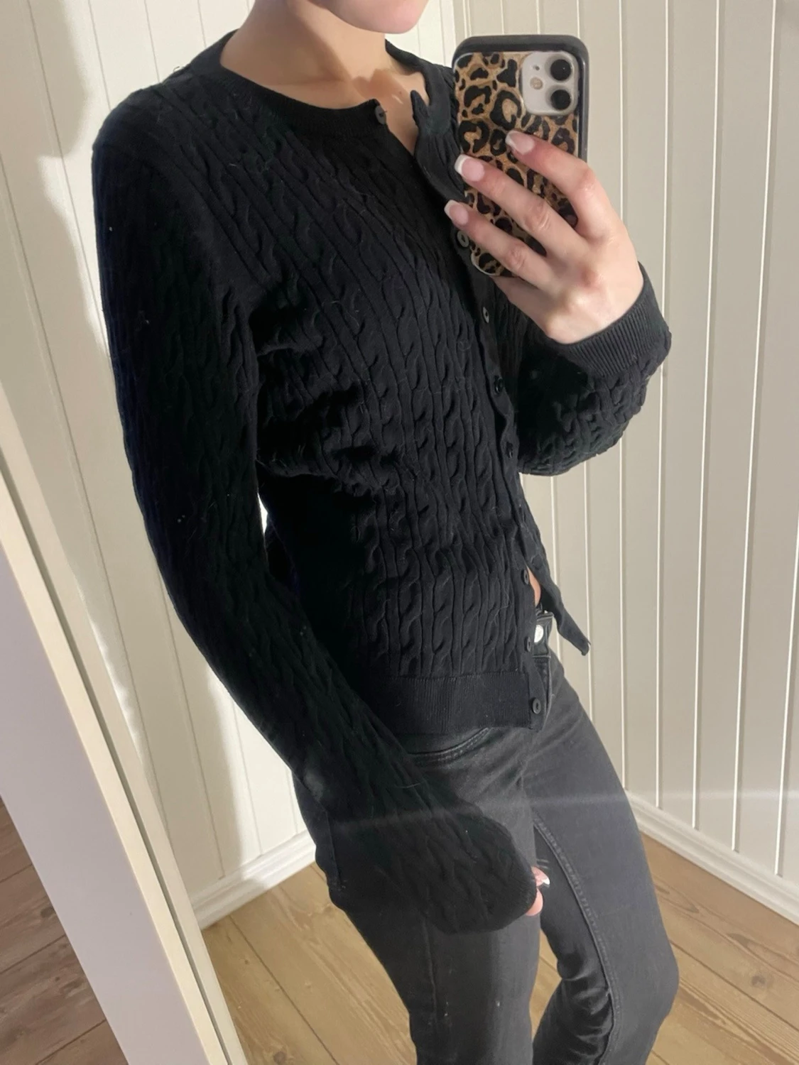 Svart stickad kofta  - 1