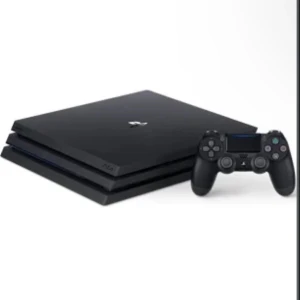 PlayStation 4 Pro - PlayStation 4 Pro med original DualShock 4-kontroll. Konsolen har en stilren svart design och är i gott skick utan synliga repor eller skador. Perfekt för gaming i hög upplösning och snabb prestanda. Levereras med en handkontroll och en hdmi kabel såklart och får en skön skärm på köpet med