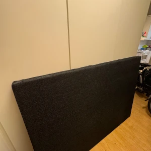 Camry Premium Airfryer - Modern airfryer från Camry Premium med digital display och justerbar temperatur. Rymlig korg för enkel matlagning, i gott skick utan synliga defekter. Perfekt för hälsosam och snabb matlagning hemma.