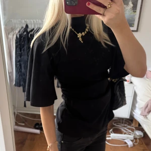 Topp från BooHoo - Topp från BooHoo i storlek 38. Skulle säga att det motsvarar XS/S.