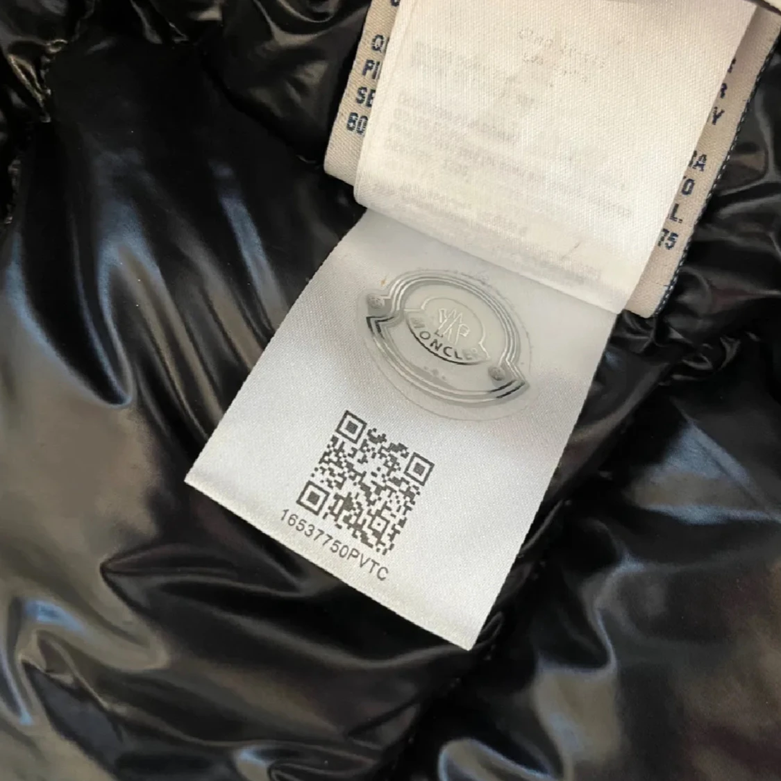 Svart pufferjacka från Moncler - 1