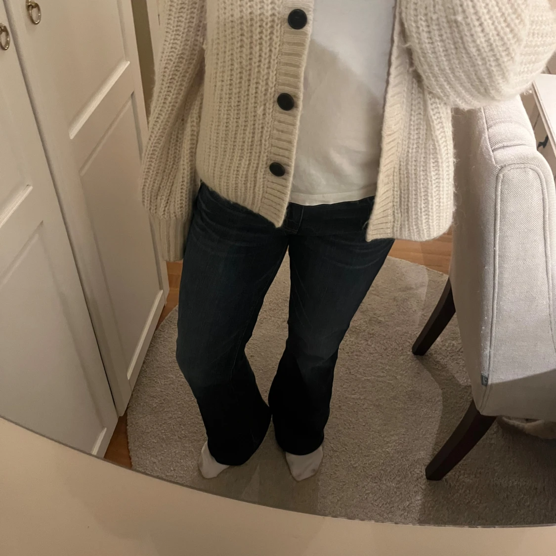 Lågmidjade utsvängda jeans - 2