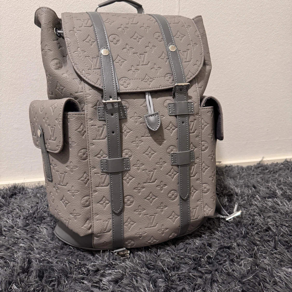 Grå Louis Vuitton ryggsäck i skinn