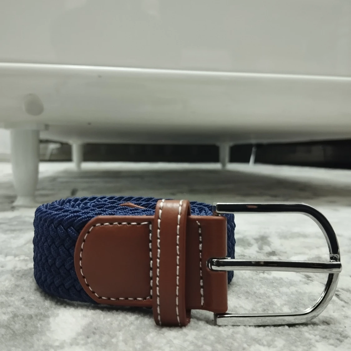 Mörkblå flätat bälte med skinn-detaljer - 3