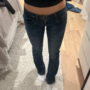Ltb jeans -  Jättefina LTB-je som aldrig kommit till användning längre. Köpta på Zalando. Storlek 24:32. Modellen Valerie. Tar emot lägre bud. 