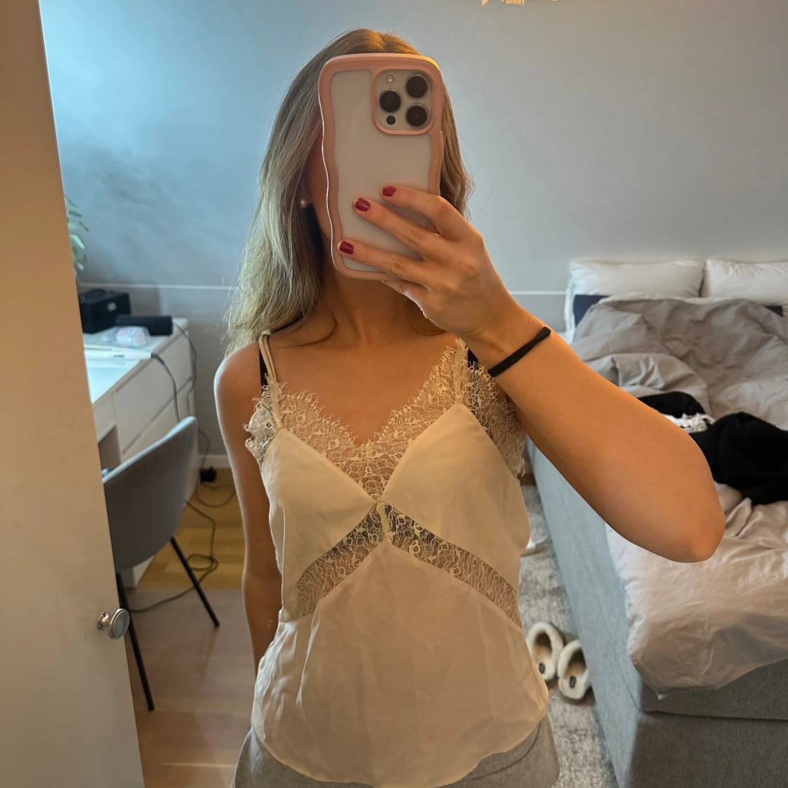 Krämvit spetslinne från Bikbok