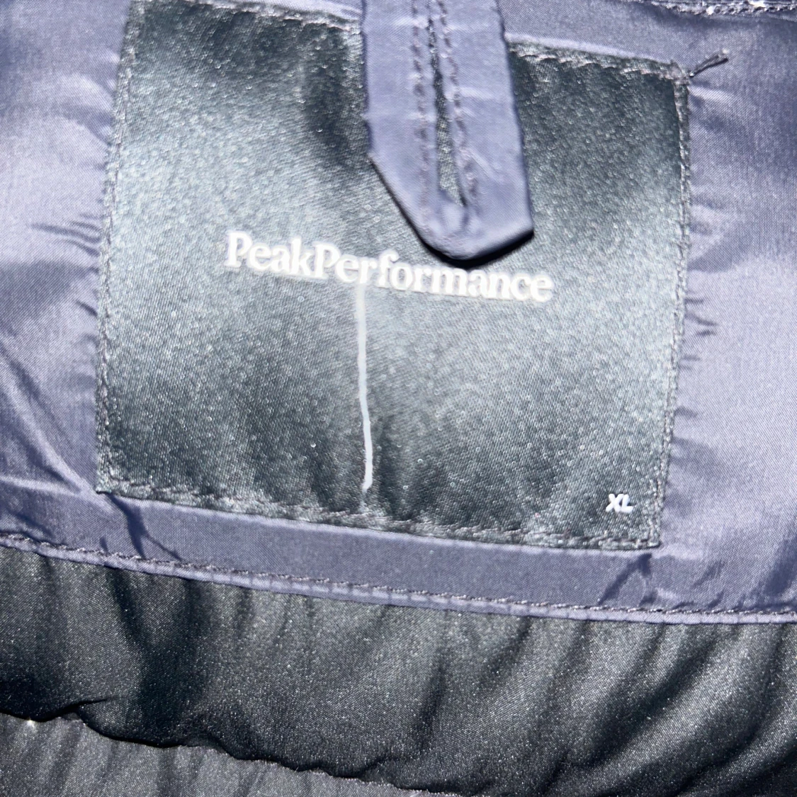 Svart Peak Performance pufferjacka XL - 2