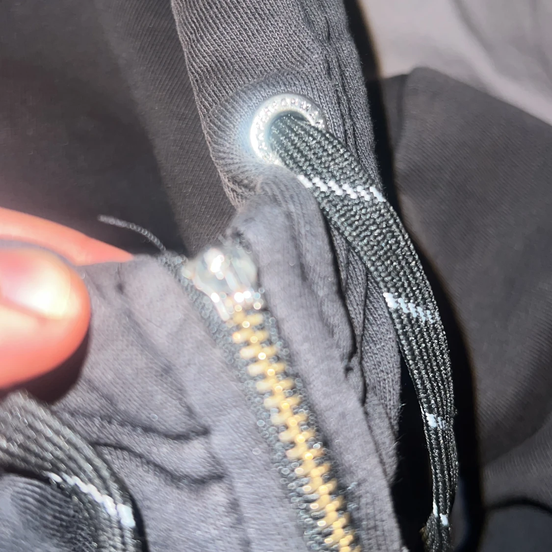 Svart hoodie Peak Performance med dragkedja - 4