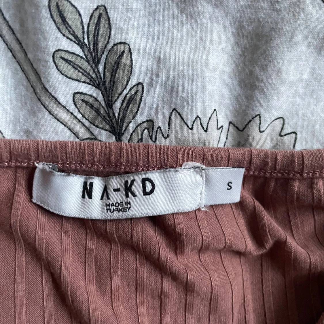 Ribbad rosa topp från NA-KD - 2