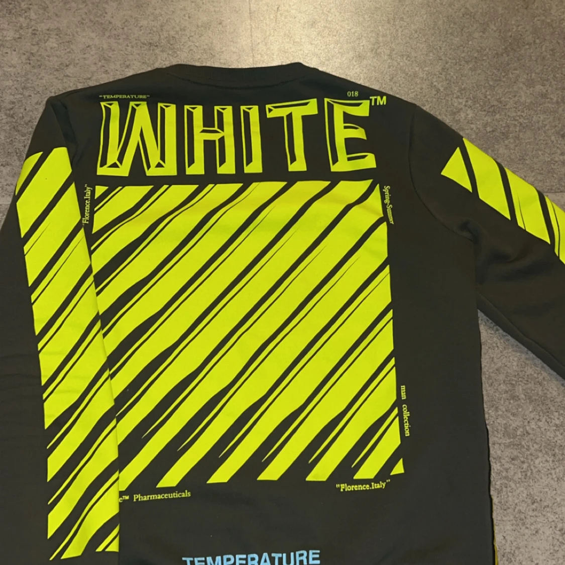 Off-White svart sweatshirt  - 1